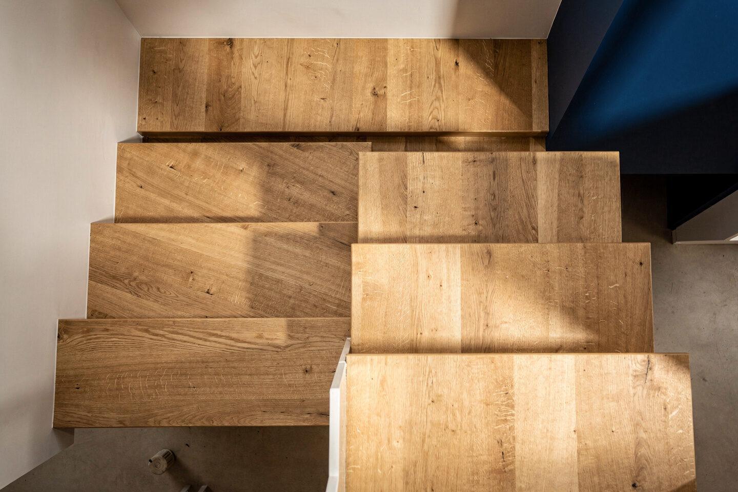 Holzpodeste, Setzstufen aus Holz und Holzstufen bei Artis Treppen kaufen